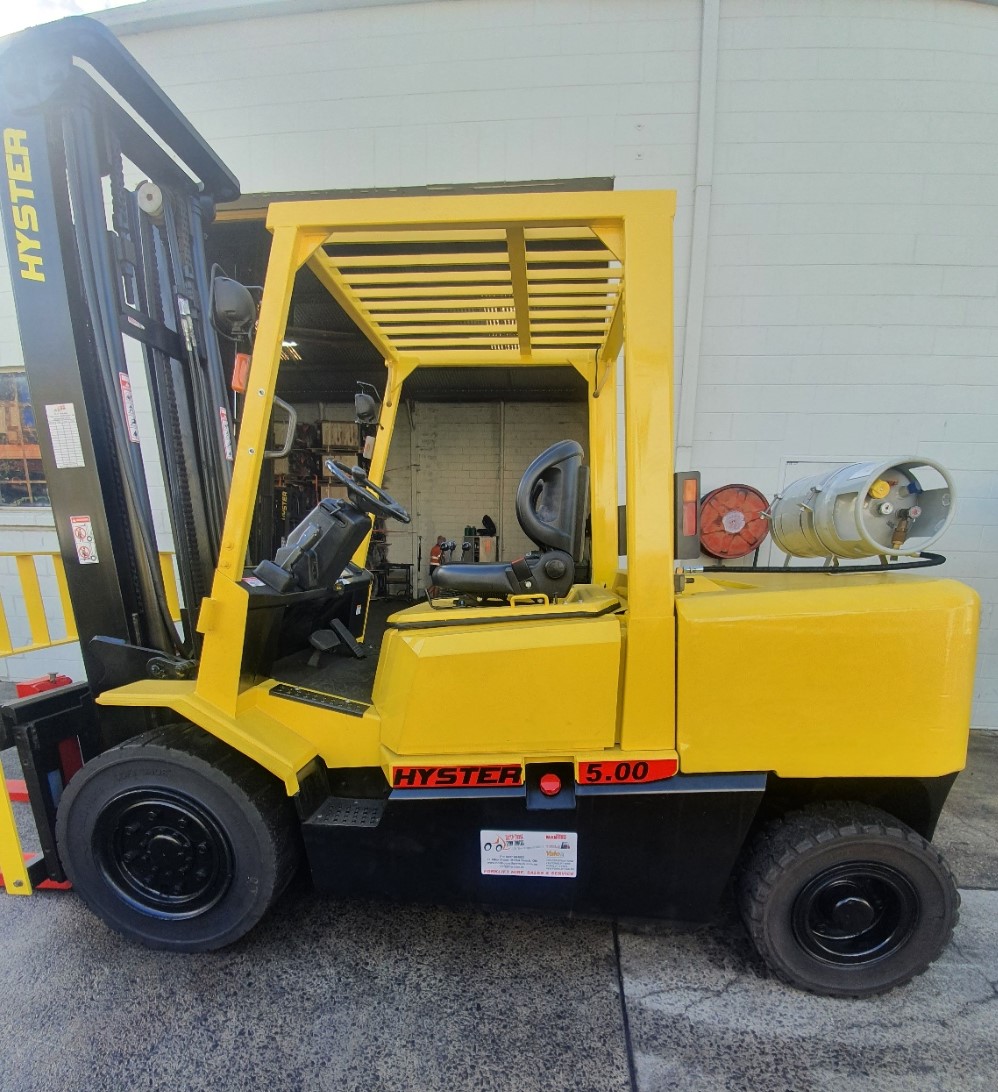 Hyster 5T Used Forklift - H5.00DX w/ Sideshift - Image 2