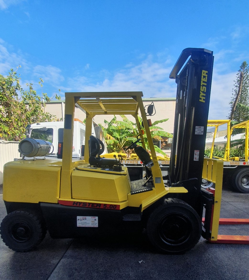 Hyster 5T Used Forklift - H5.00DX w/ Sideshift - Image 5