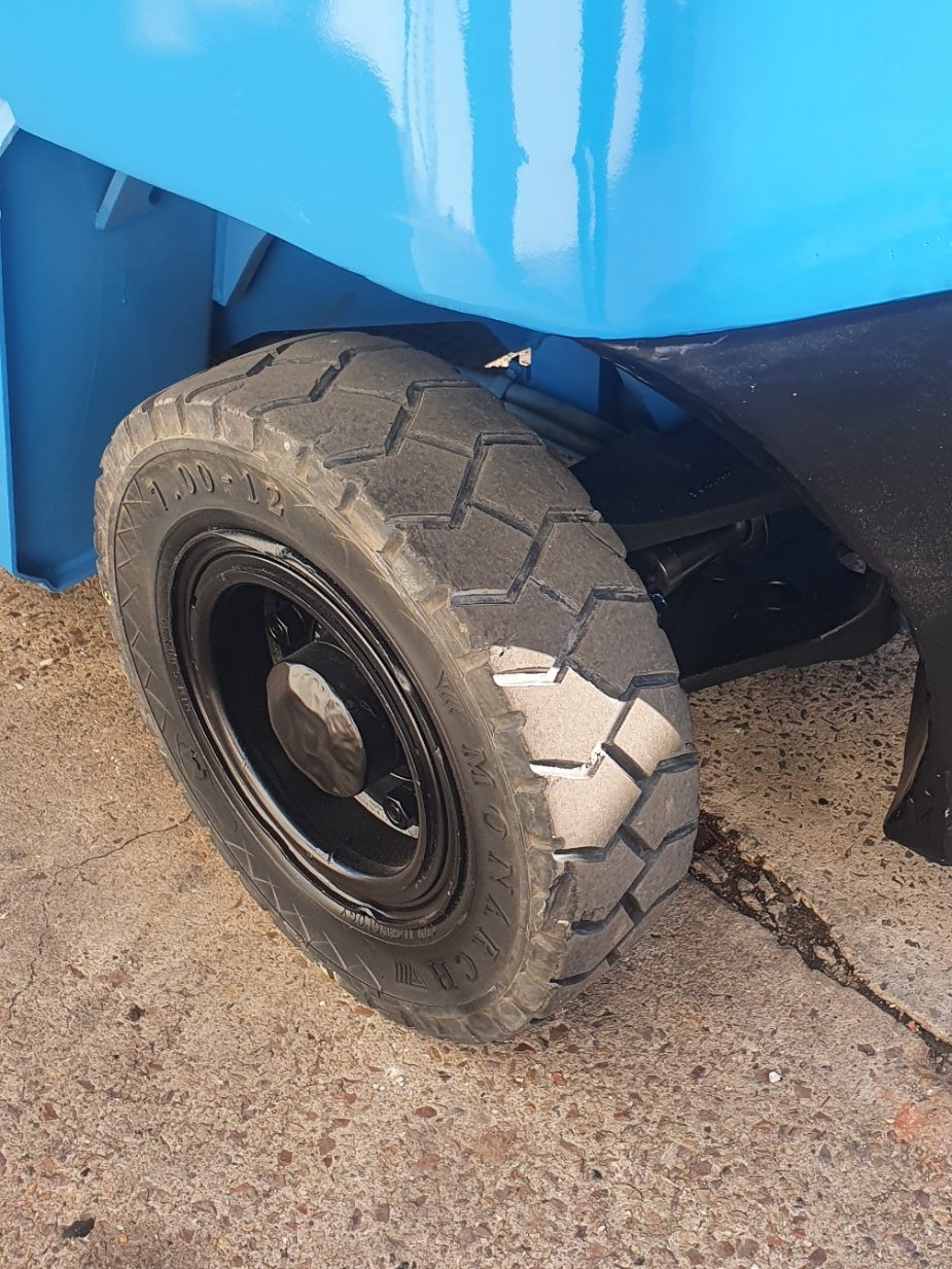 Hyster 5T Diesel Used Forklift - H5.00DX w/ Sideshift - Image 2