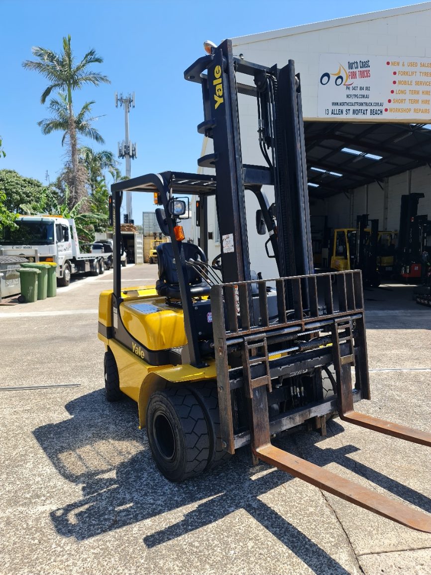 Yale 2.5T Diesel Used Forklift - GDP2.5TK w/ Sideshift & Fork Positioner
