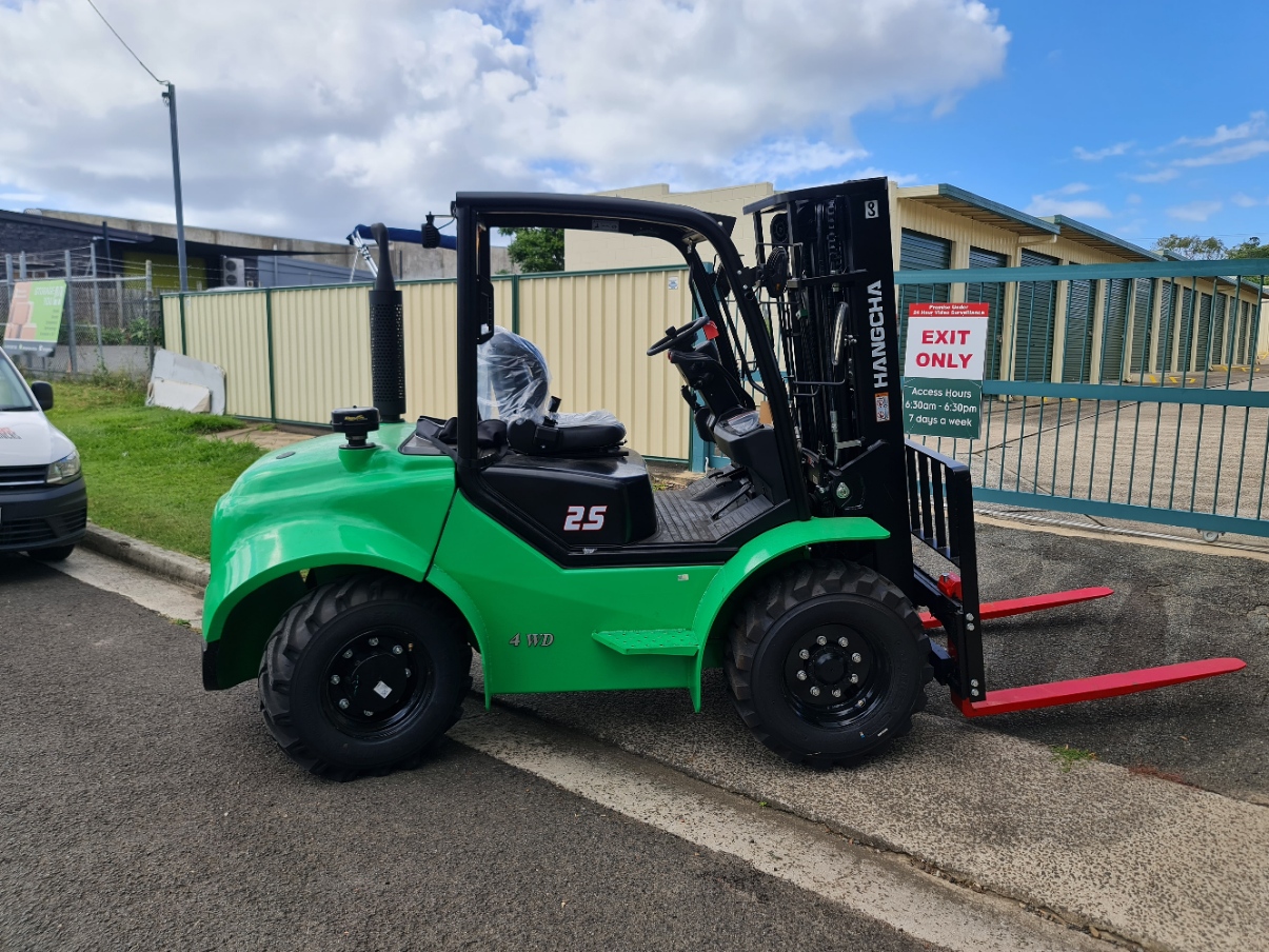 2.5T Rough Terrain With Sideshift & Wide Carriage