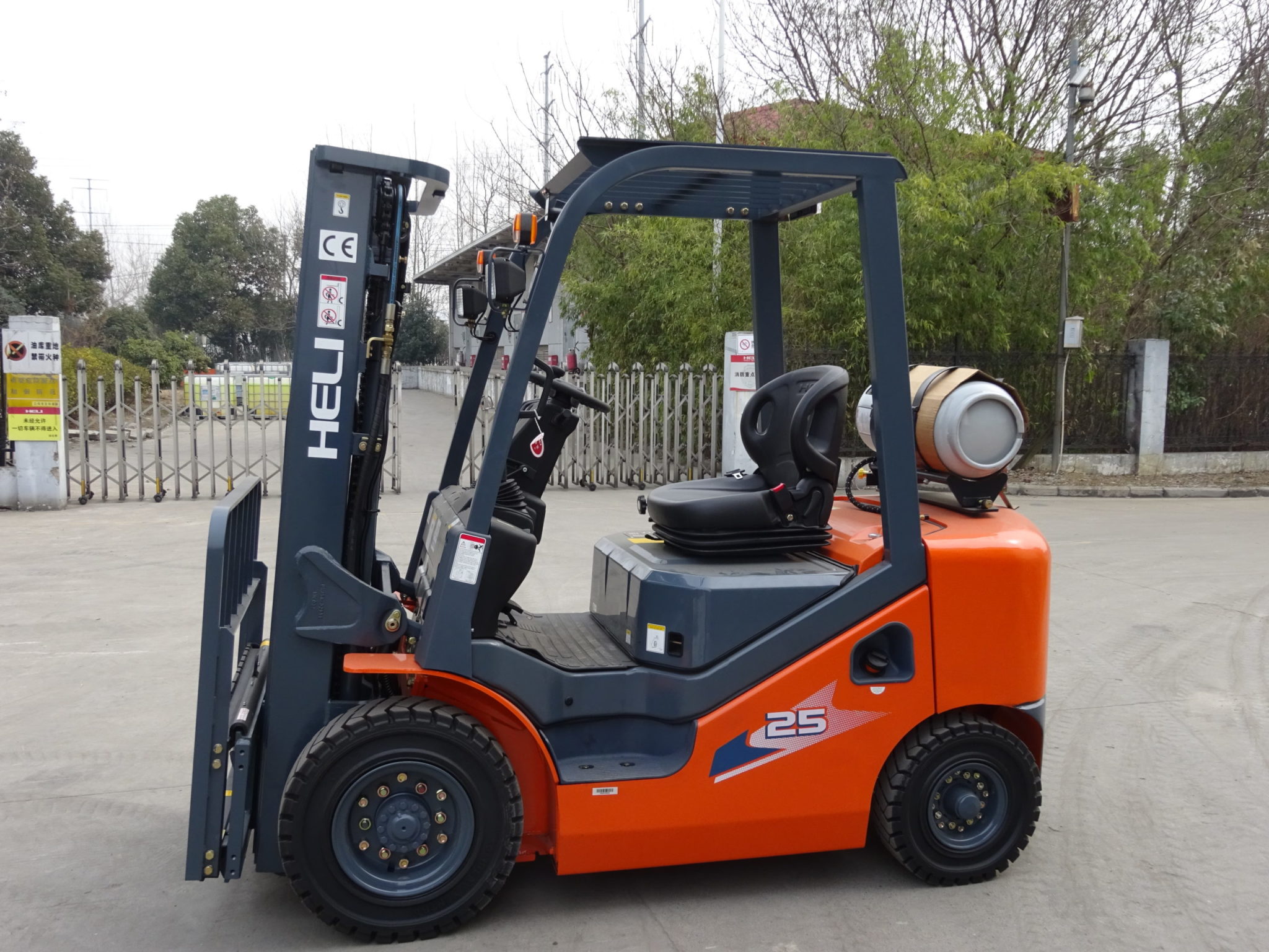 Heli H3 Series 2-2.5T Dual fuel or LPG Forklift - Image 3
