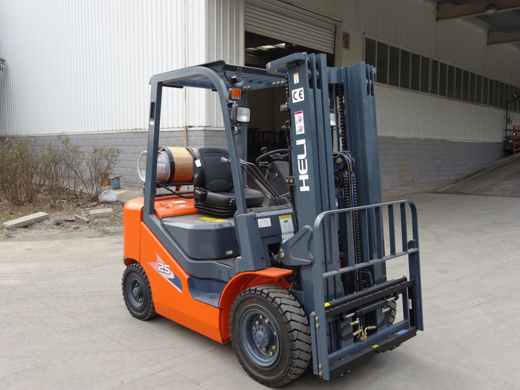 Heli H3 Series 2-2.5T Dual fuel or LPG Forklift - Image 4