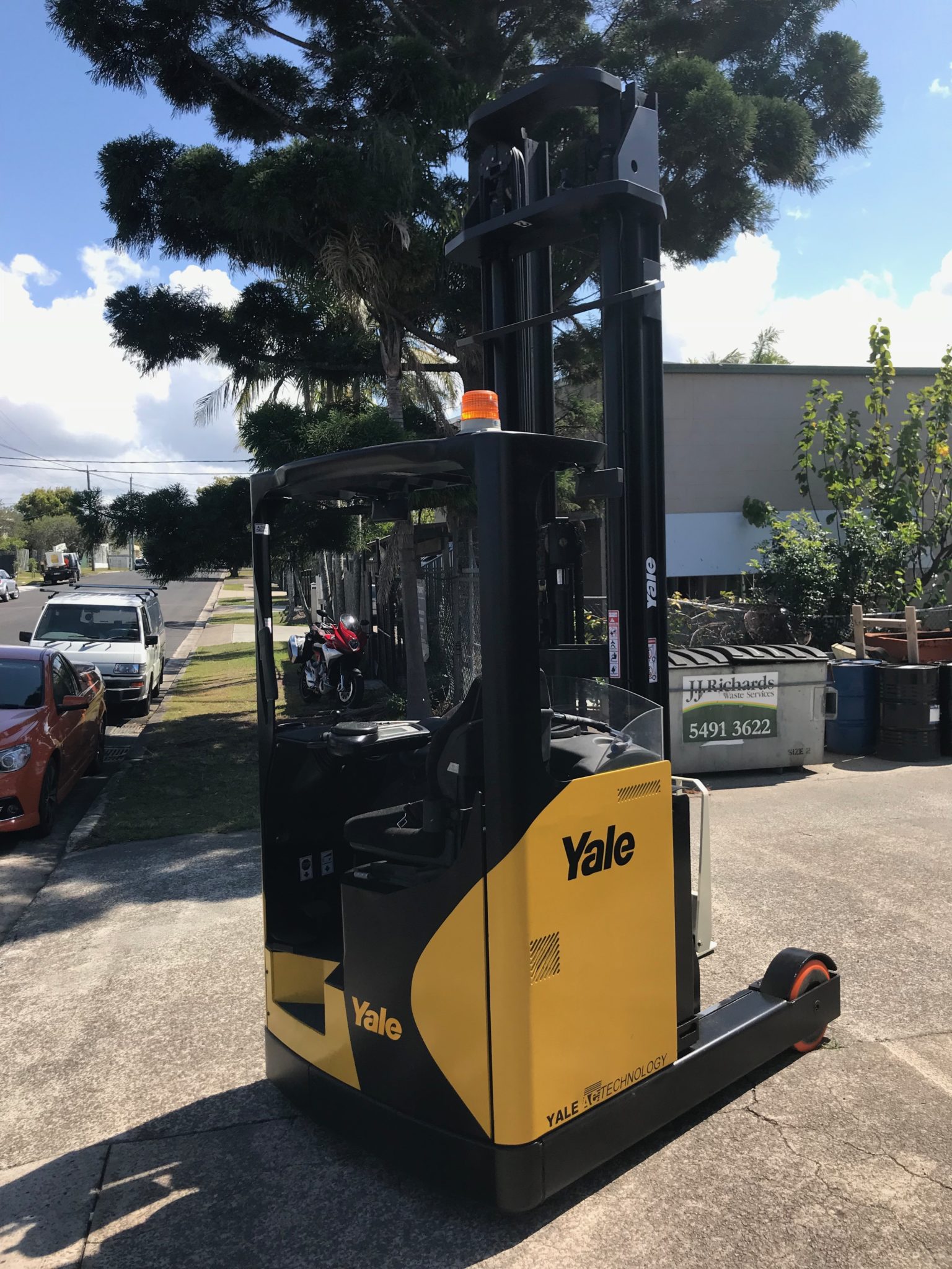 Yale MR16 - Sit & Reach