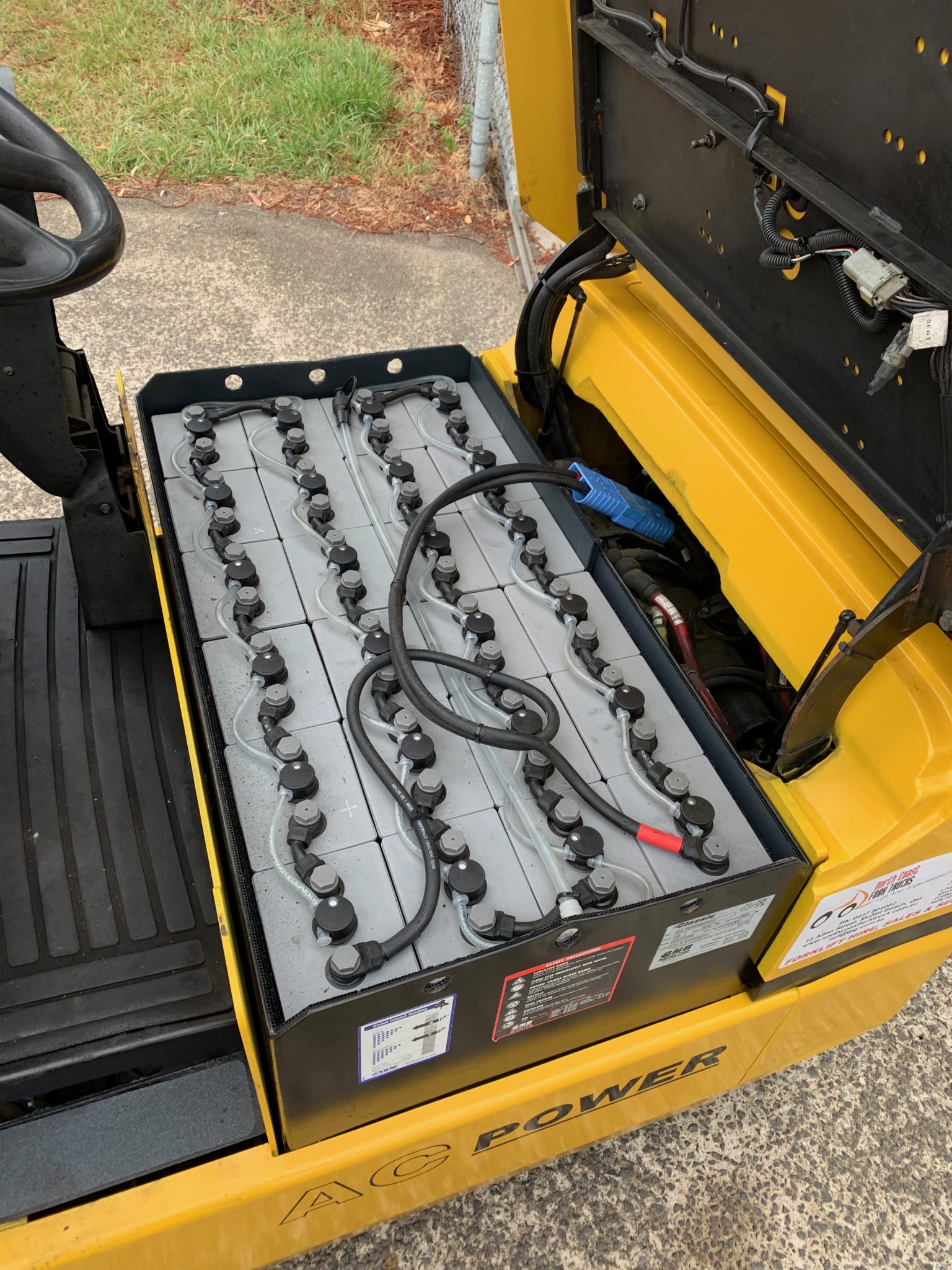 Yale ERP030 3 Wheel Electric Forklift - Image 5